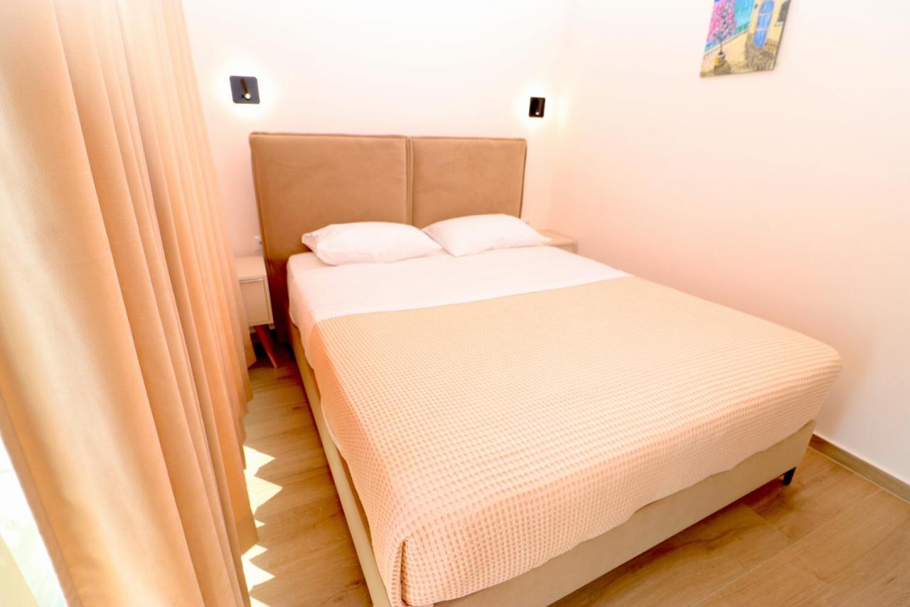 Fegi Rooms Himarë Eksteriør billede
